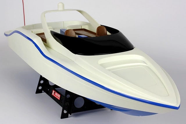 Epic RC Speed Boat - Ready-to-Race, HUGE Thrills, Limited-Time Offer!